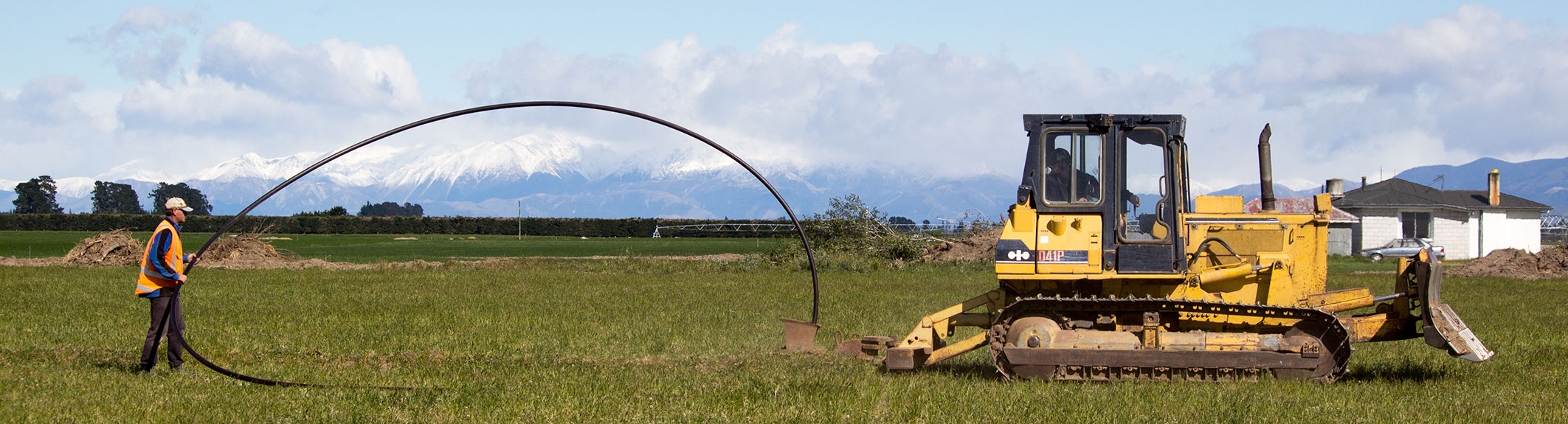 Tunelling pipe for irrigation into the ground